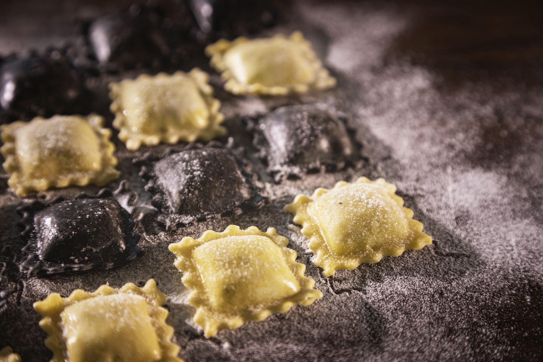 gruppo di ravioli bicolore pastificio la ginestra