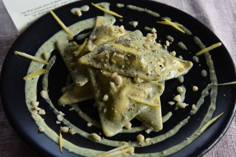 triangoli pecorino e noci