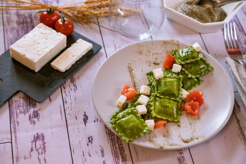 ravioli verdura feta e pomodorini