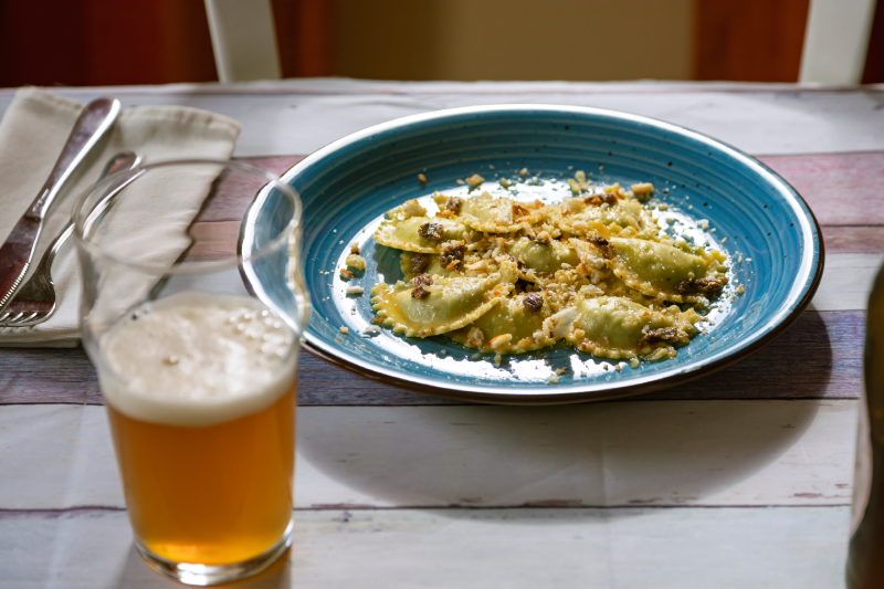 pansotti acciughe e pane croccante