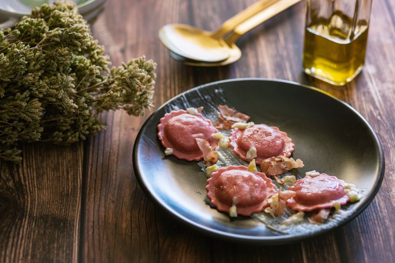 cappellacci speck brie e radicchio